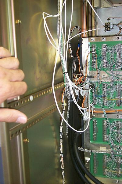cablebundleleftside.jpg