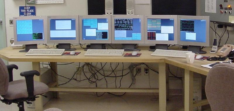control_room.jpg - CREATOR: XV Version 3.10a  Rev: 12/29/94 (PNG patch 1.2)  Quality = 100, Smoothing = 0