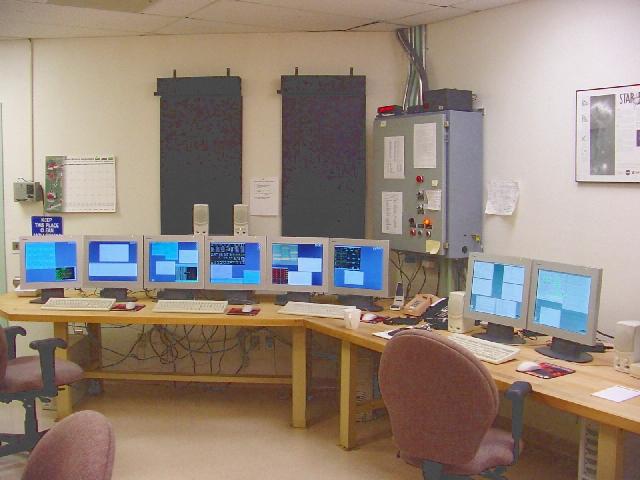 smt_control_room.jpg - CREATOR: XV Version 3.10a  Rev: 12/29/94 (PNG patch 1.2)  Quality = 75, Smoothing = 0